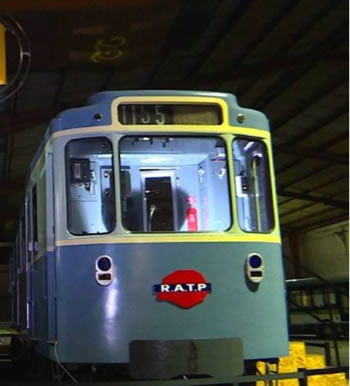 Premier logo de la RATP sur rame de métro
