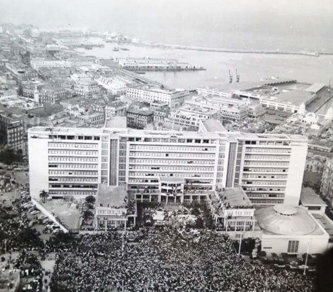 Le Palais du Gouvernement Général à Alger le 13 mai 1958
